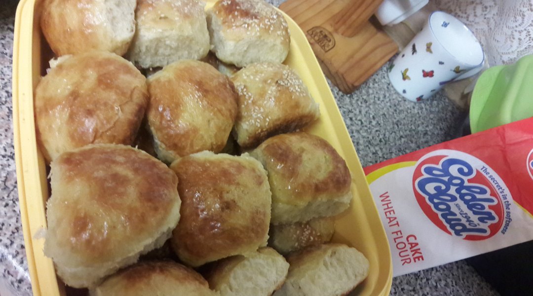 Abeda7Abeda's tweet photo. @expressoshow @GoldenCloudSA On Heritage day I made these soft & fluffy plain and sesame seed rolls to acompany the braai, they are simply delicious because it's made with loveโค and #GoldenCloud๐
#HighTeaWithGoldenCloud https://t.co/esBbWFDOwY
