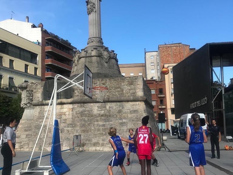 RTGirona's tweet photo. Gran matinal d’esport femení, el que es va viure ahir diumenge a la “plaça del lleó”, la RT Girona va poder participar en la 10a Jornada d’esport femení de Girona. Volem agrair la participació dels clubs; CB FARNERS, CB BANYOLES, FD CASSANENC, CESET i VEDRUNA GIRONA. https://t.co/IHnCZ8592f