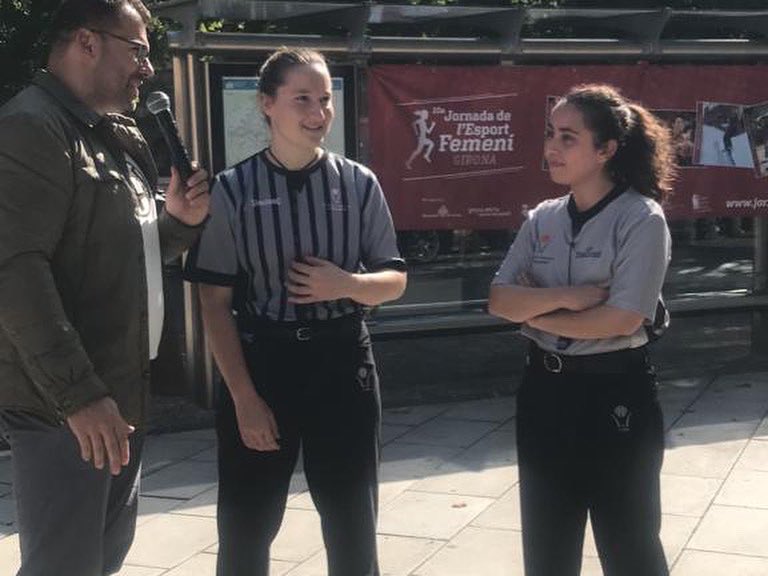 RTGirona's tweet photo. Gran matinal d’esport femení, el que es va viure ahir diumenge a la “plaça del lleó”, la RT Girona va poder participar en la 10a Jornada d’esport femení de Girona. Volem agrair la participació dels clubs; CB FARNERS, CB BANYOLES, FD CASSANENC, CESET i VEDRUNA GIRONA. https://t.co/IHnCZ8592f
