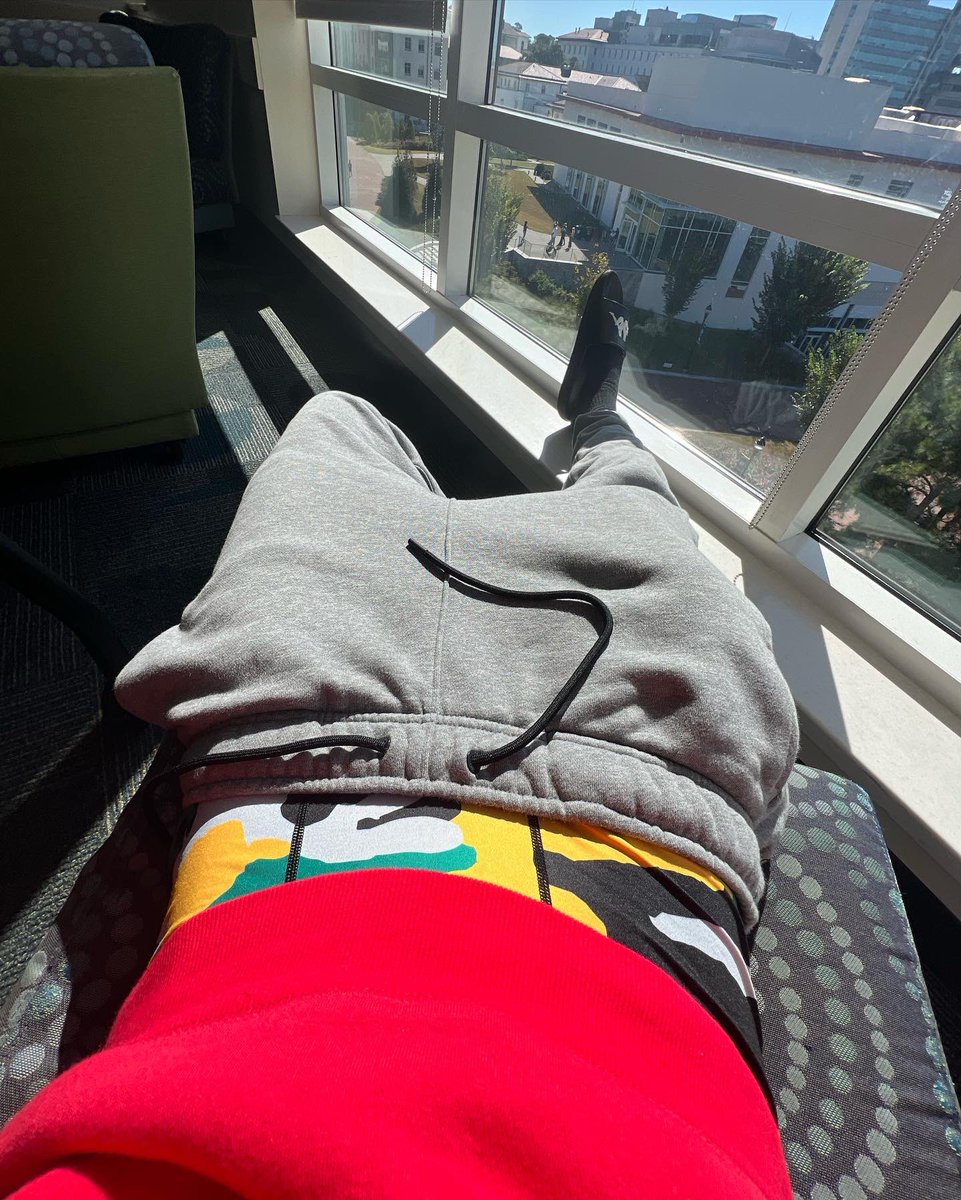 Sheluvpablo's tweet photo. Snap back to reality 🤧 https://t.co/xQAV64D79M