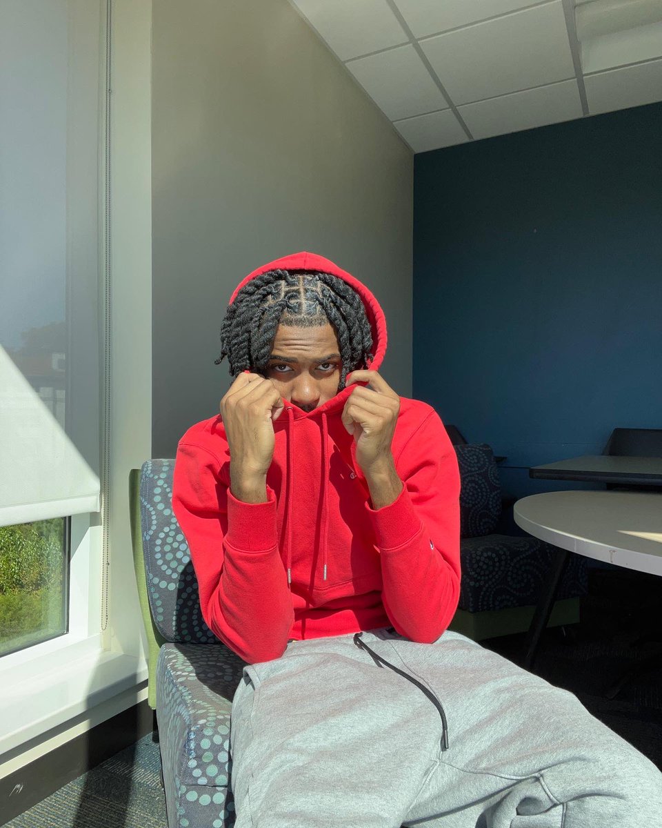 Sheluvpablo's tweet photo. Snap back to reality 🤧 https://t.co/xQAV64D79M