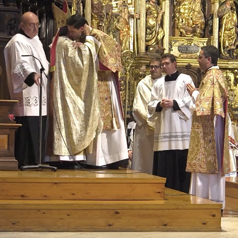 En la tarde de ayer, nuestro hermano cofrade D. Mario Martín recibió la ordenación diaconal de manos de <a href="/MonsArguello/">Mons. Luis Argüello</a>.

Que Nuestra Señora de San Lorenzo te acompañe y guíe en este ministerio diaconal que has comenzado.

¡Felicidades, hermano!