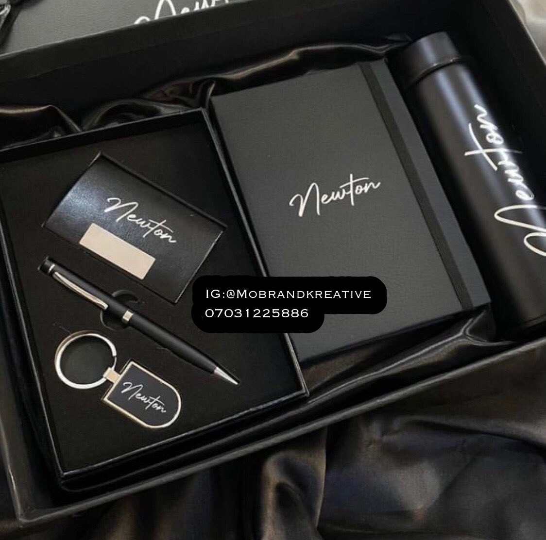 ayettymama25's tweet photo. Gift for him 🥰🥰

Appreciate your loved ones today 😍😍

Black set for Newton 

Customized flask 
Customized journal 
Customized card holder set 

Price:20000 naira only 

Call /WhatsApp:07031225886

Nationwide delivery 🚚 

Payment validate order 👌 https://t.co/oBN6HEtddW