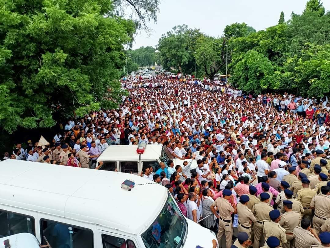 गुजरात मे आरोग्य कर्मचारी 50 दिन से हड़ताल पे है उनको न्याय कब मिलेगा?#TechnicalCadreMphwFhw #CMOGUJRAT #PMOIndia #aajtak #vtvgujarati #sandeshnews