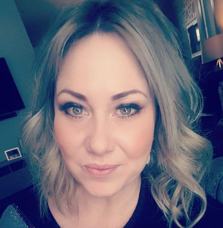 LKM463's tweet photo. I’m a stepmother to 4 children. I am self employed, and my husband works 60 hours a week. We just want to provide for our children, and take a family holiday maybe once every few years. I supported the convoy - @JustinTrudeau says that makes me an extremist. #TrudeauMustGo https://t.co/Tws4OejFGH