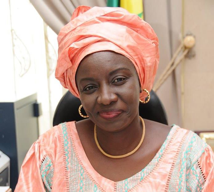 Montherland's tweet photo. #senegal : : #AminataTouré claque la porte du groupe présidentiel à l'Assemblée. #awadi
#sene
#senegalrek #afrique #france24 #DANFRA #Mackysall #macky #CIV225 #Ci225 #kpakpatoya https://t.co/FJ5FHtcSkh