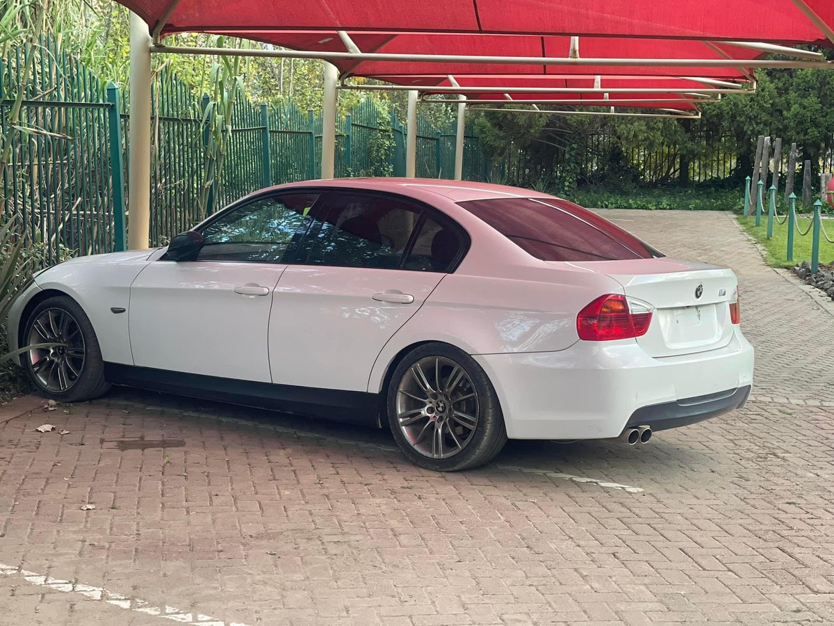 hyenamonafils's tweet photo. Mileage: 138,000km
Price: M68,000.00 slightly negotiable.
Reasons for selling: Upgrade
Call/WhatsApp: 58883639/58883310.

Seller giving out M1500 commission for motho a tla mo fumanela buying customer. 
#Lstwitter https://t.co/OqJ8LojQNn