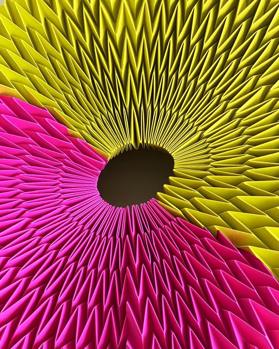 GFSmithpapers's tweet image. Origami artwork by paper artist @Paulineloctin, featuring @colorplanpapers Hot Pink and Chartreuse - two of the latest additions to the Colorplan collection, which can be found in the new #ColorplanMini No. 3!