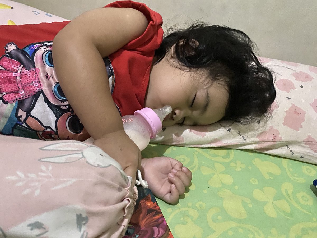 haibillaa's tweet photo. 👧🏻 : Aku ga bisa bobok (nangis sambil teriak-teriak 😭😭)

*beberapa menit kemudian* https://t.co/2JOceCXBSF