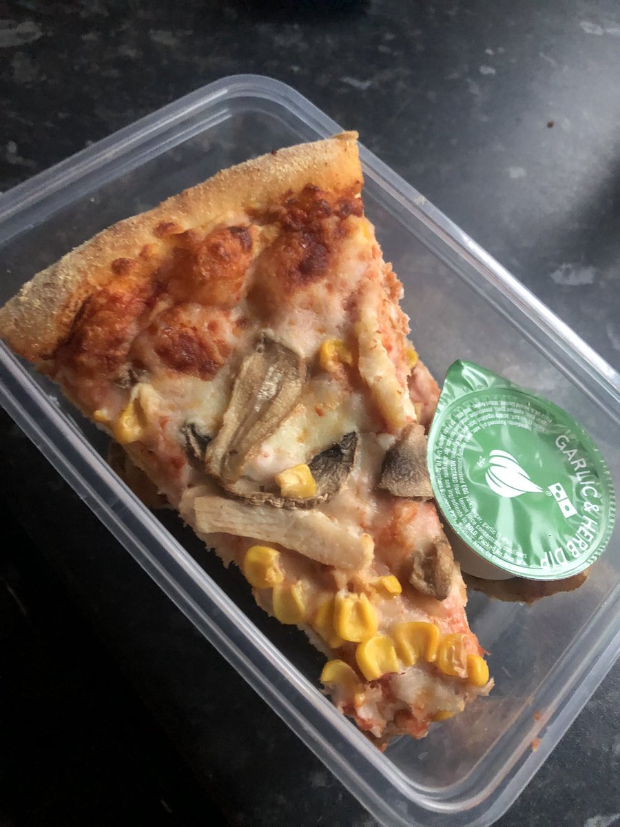 mercede72928186's tweet photo. Meal prep lol #LeftOverPizza 💃🏼 https://t.co/hbV3s0wUW3