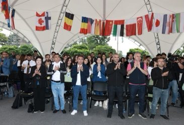 DonaDiplomacy's tweet photo. Kanada mətbuatı Azərbaycan Diaspor Gənclərinin III Yay Düşərgəsindən yazıb #azerbaijan #Israel #culture #devolepment #media #national https://t.co/QPGleZrHMv