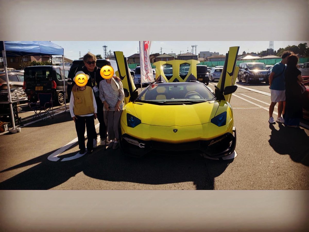 morohoshi_7777's tweet photo. ⭐️87歳と89歳⭐️
#fightingstar #ファイティングスター #fsbk #lamborghini #ランボルギーニ #諸星一家 #世界最強諸星一家 #諸星伸一 #キッチンカー #イベント #ちーばくん #諸星焼そば #白井市 #千葉県 https://t.co/fhWiCiFrKY