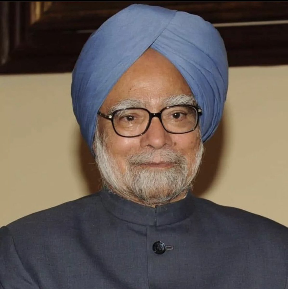 MohammedImranT3's tweet photo. भारत देश के 14 करोड़ लोगों को ग़रीबी रेखा से बाहर निकालने वाले देश को आर्थिक प्रगति की राह पर ले जाने वाले महान अर्थशास्त्री एवं भारत के पूर्व प्रधानमंत्री आदरणीय डॉ.#मनमोहन_सिंह जी को जन्मदिन की ढेर सारी शुभकामनाएं।
ईश्वर से आपके उत्तम स्वास्थ्य एवं कुशलता की कामना करता हूँ। https://t.co/CRWed7zADP