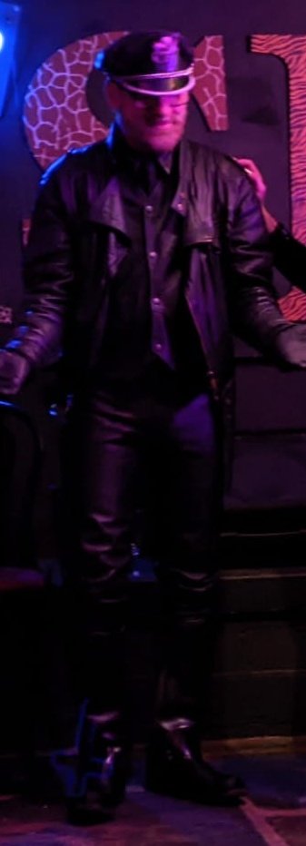 MisterRockHart's tweet photo. #happymonday #MondayMorning #MUIRCAPMONDAY #leatherdaddy #fullleather #mastermuir #leatherman #leatherdaddie #leatherfox #leathermaster #leathered #gayleathermen #leathers #gayleather #publicleather #leatherfet #leatherfetish #fetish #fetishgay #Master #MondayMorning #mondayvibes https://t.co/DVlQpfqJsm