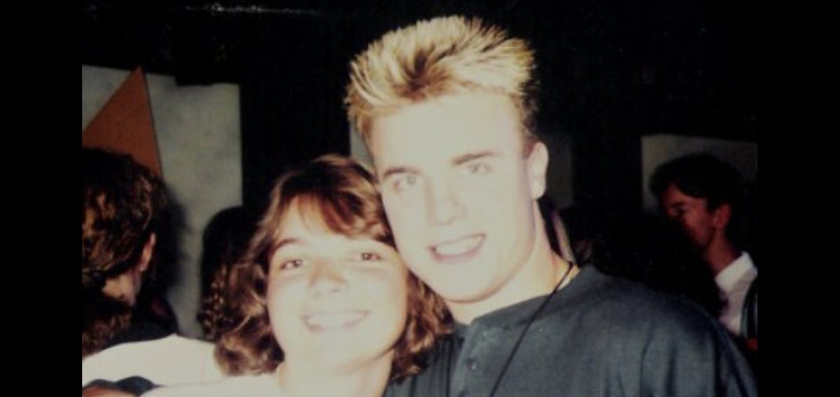 Zoei73's tweet photo. @GaryBarlow Only you could make me book a last minute trip to London on my own to see #ADifferentStage. I've been there right from the "blonde" phase so I've lived through it all. I laughed, I cried, I sang, I danced. Thank you for this show. Please bring it to Wales someday ❤ https://t.co/0k45ymLcQ1