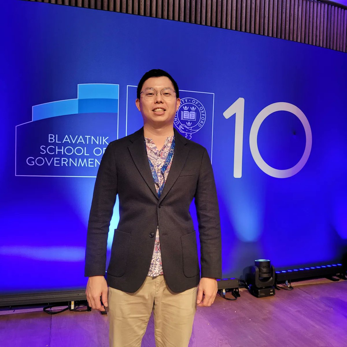 renchung's tweet photo. Was back at @BlavatnikSchool for the 10-year anniversary of the school's MPP. I was part of the 2015 class.

>600 alumni (of ~1k total) attended. >75% received funding for the degree.

I start my second degree with the school (new MSc in Public Policy Research) next week. #MPP10 https://t.co/37VR2lPJ1m