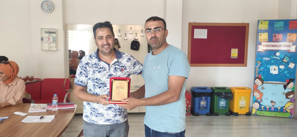 Goltepesiyeniy1's tweet photo. Okulumuzda 10 yıla aşkın bir süre sayısız hizmetler yaparak, görev yeri değişikliğiyle başka okullara tayini çıkan öğretmen arkadaşlarımızı yeni görev yerlerinde ziyaret ederek ,başarı dileklerimizi ilettik @bingolmem @yusuf_tokus @halukcakan12 @ferhatelhakan @ZlkfArslangira1 https://t.co/ubcpsg2XLA
