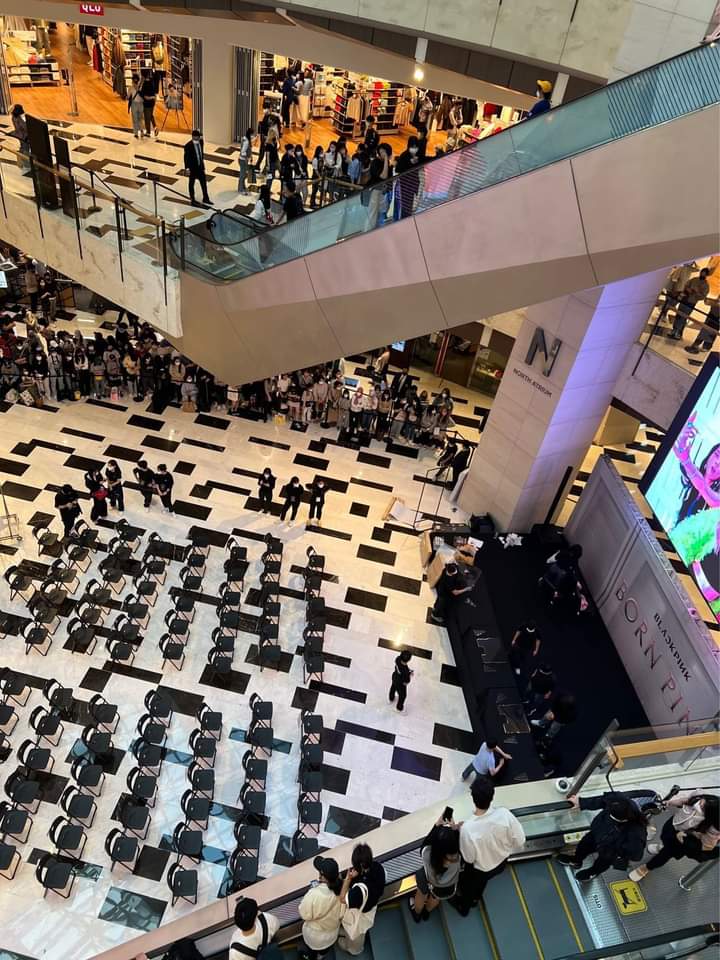BlackstarBlinks's tweet photo. #BLACKPINK “BORN PINK” Offline Fan signing event today, Sept 25th at 6:30PM KST at the IFC Mall North Atrium
pctto: bpbar
PINKVENOM TRIPLE CROWN
#PINKVENOM7thWin #PINKVENOM #SHUTDOWN @BLACKPINK
@blackpink_bbu https://t.co/LrS51oV73w