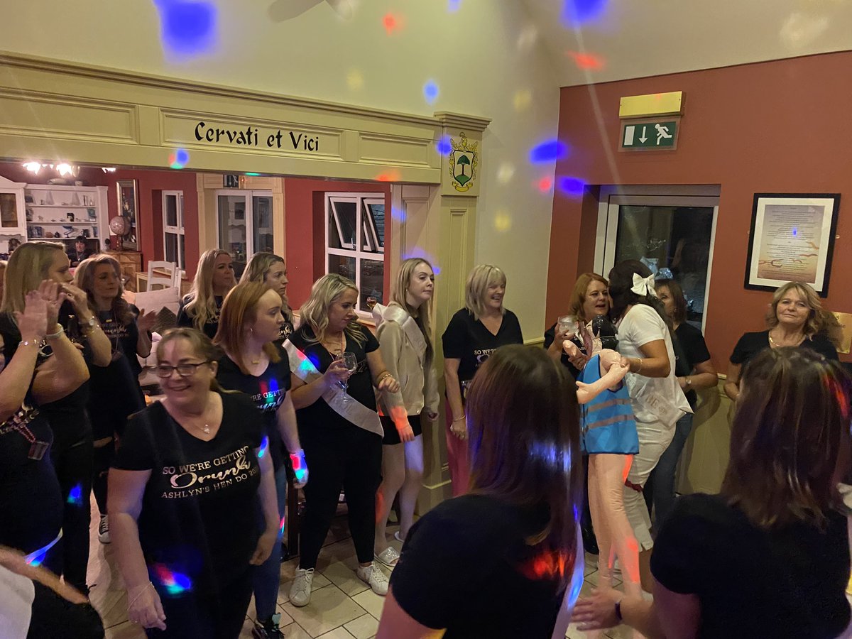 emma_slowe's tweet photo. Road trip to Clare with work. Dj and karaoke in the beautiful place.  Lucky girl https://t.co/l0AbrMWxVQ