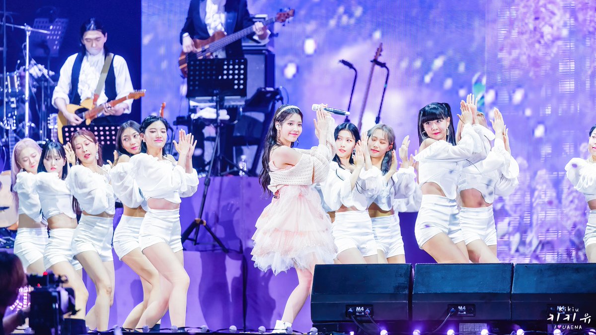 UAENA_KiKiU's tweet photo. 220918 아이유 콘서트 더 골든 아 워 - 4
#아이유 #콘서트 #IU #Concert 
#The_Golden_Hour #오렌지_태양_아래 https://t.co/9Cx5O59rKC
