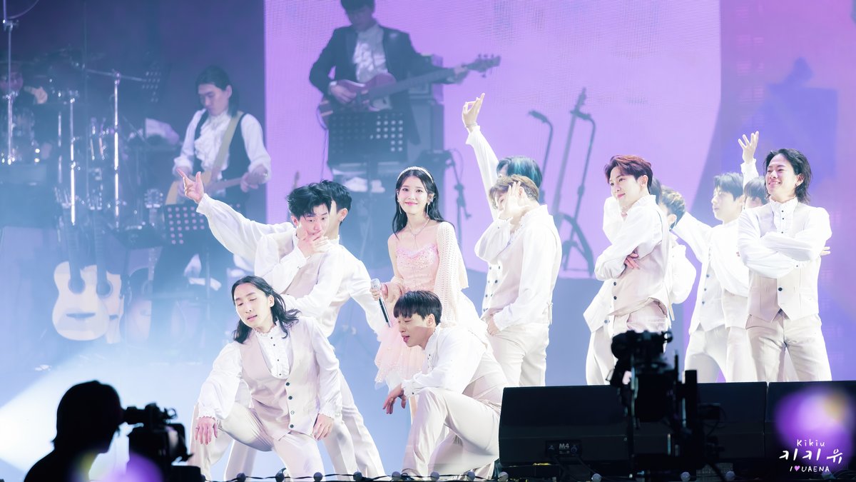 UAENA_KiKiU's tweet photo. 220918 아이유 콘서트 더 골든 아 워 - 4
#아이유 #콘서트 #IU #Concert 
#The_Golden_Hour #오렌지_태양_아래 https://t.co/9Cx5O59rKC