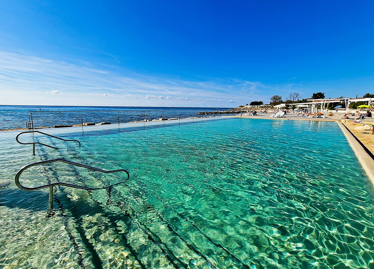 Jure_Bajic's tweet photo. Bill je lep podaljšan vikend na hrvaški obali tudi za plavanje zunaj #Novigrad #Mareda #Umag. Zdaj pa še 90 dni do božica al neki. https://t.co/cwo7qzj8Yo