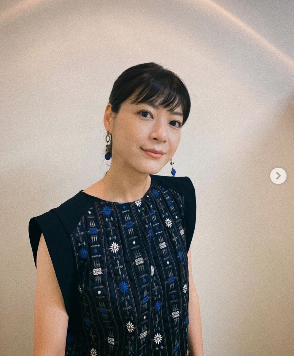 RenayunaFashion's tweet photo. 【 #上野樹里 】さん衣装情報🥰
9/26
\ #インスタグラム /
ブランドは #LOKITHO👗✨
詳しくはこちら▼
https://t.co/Y6sfu8wM8Q
#監察医朝顔SP #監察医朝顔 #監察医朝顔2022 #朝顔 #衣装 #Instagram #インスタ https://t.co/M6uZD83svw