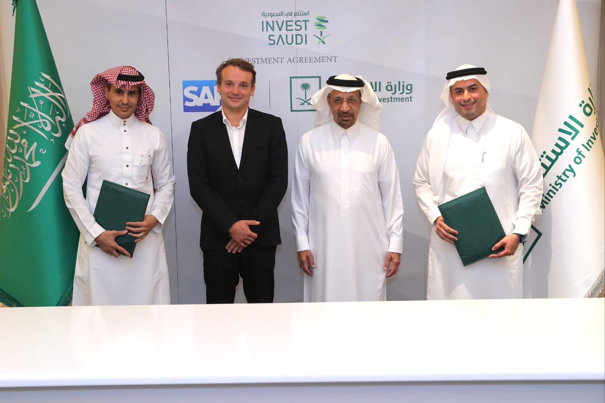 بحضور معالي وزير الاستثمار المهندس خالد الفالح<a href="/Khalid_AlFalih/">خالد الفالح | Khalid Al Falih</a> وقّع وكيل الوزارة لخدمات المستثمرين المتكاملة م. عدنان الشرقي مذكرة تفاهم مع المدير العام لشركة <a href="/SAPSaudi/">SAP Saudi</a> الشرق الأوسط وشمال أفريقيا السيد أحمد الفيفي لاستكشاف سبل التعاون عبر مبادرات استراتيجية في قطاع تقنية المعلومات