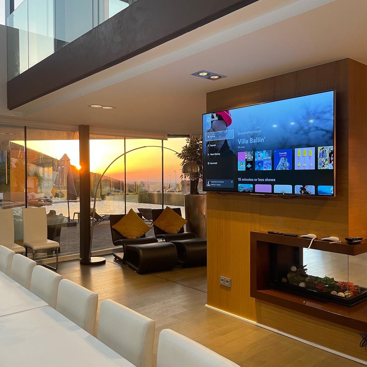 silverfieldvila's tweet photo. Welcome to Silverfield Villa - a six floor, 7 bedroom mega-villa that sleeps 18 for private rental. Located 20 minutes from Granada in Spain.
#silverfieldvilla #milliondollarhome #granada #granadavilla #vrbo #homeinsider #travel #viral #uniladadventure #bbc #stayhere https://t.co/sryelHHxZN