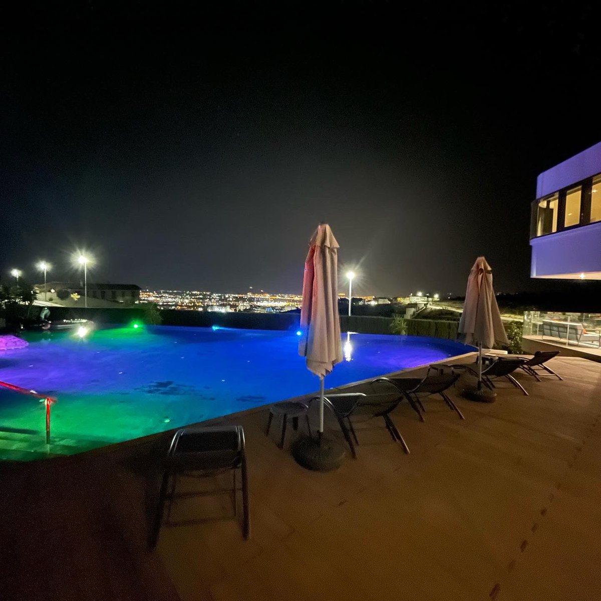 silverfieldvila's tweet photo. Welcome to Silverfield Villa - a six floor, 7 bedroom mega-villa that sleeps 18 for private rental. Located 20 minutes from Granada in Spain.
#silverfieldvilla #milliondollarhome #granada #granadavilla #vrbo #homeinsider #travel #viral #uniladadventure #bbc #stayhere https://t.co/sryelHHxZN