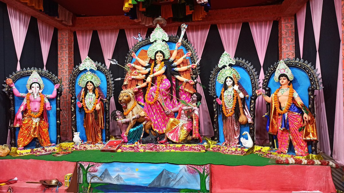 AdarshKathaya's tweet photo. या देवी सर्वभूतेषु शक्ति रूपेण संस्थिता। 
नमस्तस्यै नमस्तस्यै नमस्तस्यै नमो नम:॥
        शारदीय नवरात्र के पावन पर्व की हार्दिक शुभकामनाएं !!धन-धान्य,सौभाग्य एवं आरोग्य प्रदान करने वाली माँ शैलपुत्री का आशीर्वाद हम सब पर बना रहे।
#HappyNavratri https://t.co/OYZ0C3MnoX