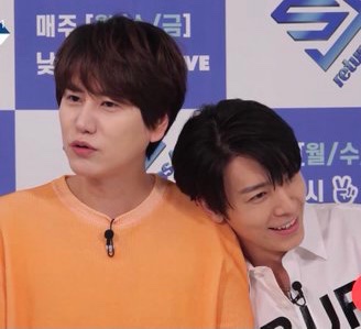 celestial_hae's tweet photo. donghae when he’s with suju: *must lean on shoulder🥺* https://t.co/vsCZwqdJS9