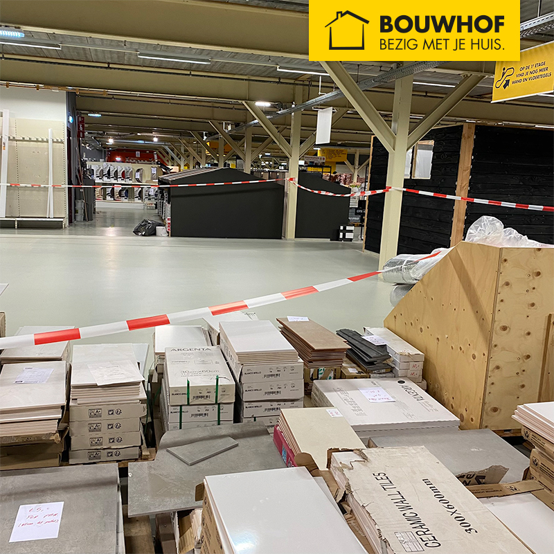 Onze collega's zijn weer druk aan het schuiven geweest zodat we kunnen beginnen met verven! Maar wat gaan we verven?🤔