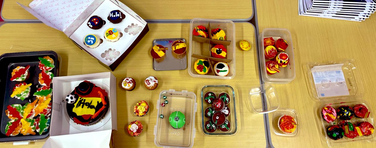 ¡Nos encantan los pasteles! Our <a href="/DubaiCollege/">@DubaiCollege</a> Spanish students have been so creative with their designs for our #EuropeanDayofLanguages cupcake competition! 🇪🇸 🧁 it’s going to be hard to pick a winner! 🏆