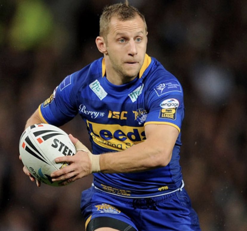 FOREVERLEEDSMOT's tweet photo. Happy birthday to Leeds Rhinos legend &amp; huge inspiration @Rob7Burrow Have a great one mate 🥳 #7legend https://t.co/yg2rdmSF55
