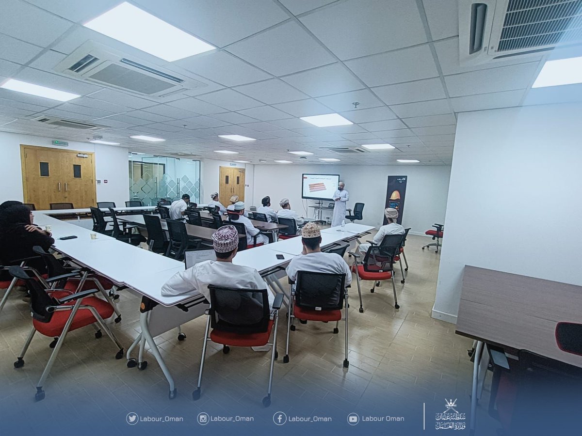 Labour_OMAN's tweet photo. #وزارة_العمل ممثلة بدائرة السلامة والصحة المهنية تشارك في ( أسبوع السلامة بشركة مرافئ أسياد للتوعية ) بهدف رفع الوعي بمستوى السلامة والصحة المهنية في مكان العمل . https://t.co/LdNpH0h2Ay