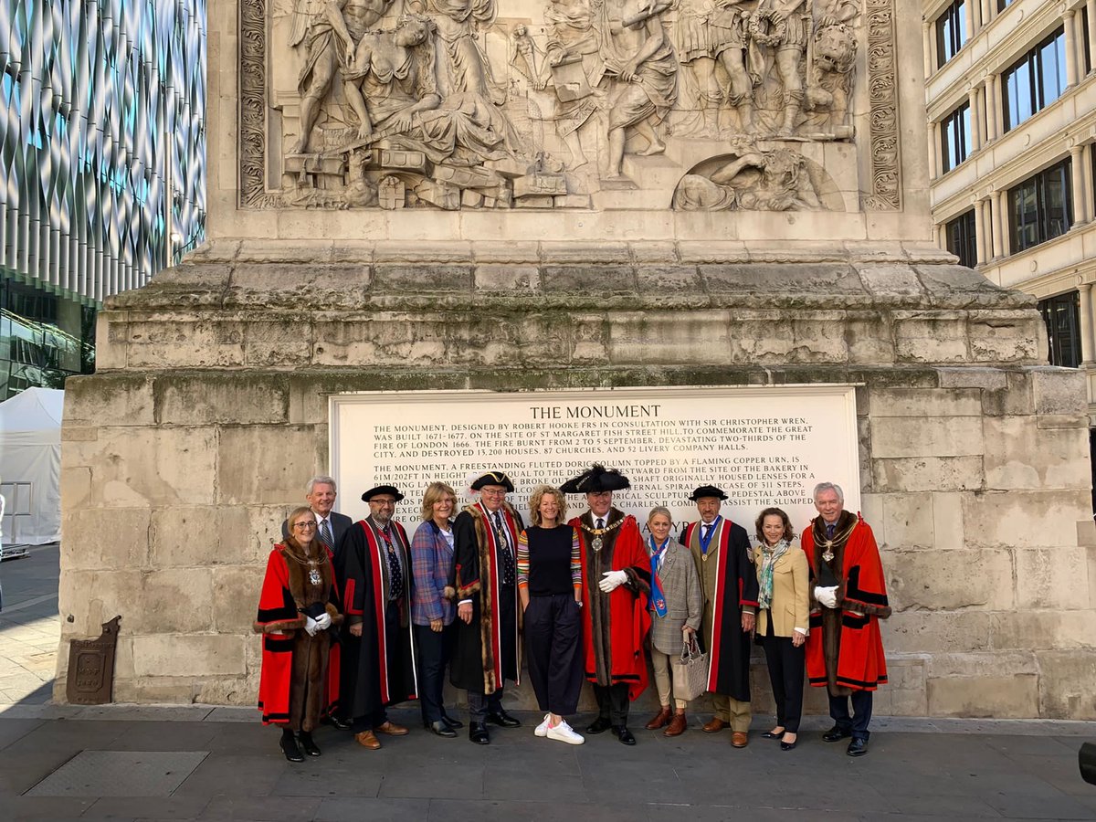 citylordmayor's tweet photo. The Sheriffs, the Lady Mayoress and I were delighted to take part in the annual Sheep Drive over London Bridge yesterday, led by @katehumble and organised by @TheWoolmen 🐑 @SheepDriveLDN https://t.co/LpTGkY7cPk