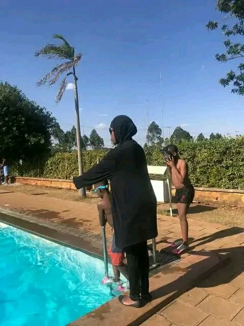 omarmangeli's tweet photo. SWIMMING CLASSES, WATER SAFETY, SURVIVAL &amp; RESCUE CLASSES 
Level 1. Learn to swim.
Level 2. Improvement of strokes and learning new strokes. 
Level 3. Strengthening swimming strokes, endurance and butterfly.
End avoidable drowning. 
Coach Bee Amina. 
The niqabi coach. 0721861604 https://t.co/NvTm2Dh84y