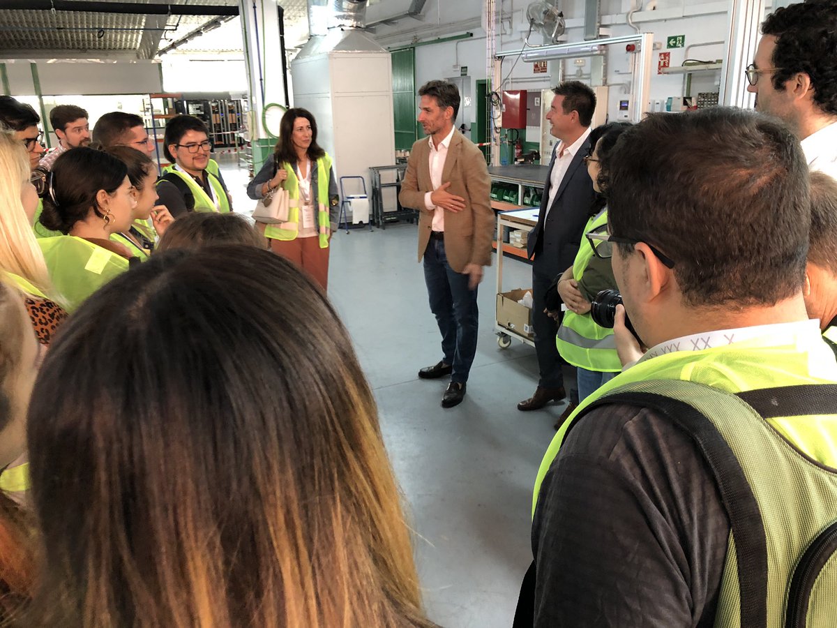 innobaix's tweet photo. A la visita a #CarpelMin també ens hi ha acompanyat l’alcalde de @AjMolinsdeRei, Xavier Paz, que ha animat l’equip d’#innobusers a gaudir de l’experiencia #innobus22 https://t.co/AvUVnFrjvE