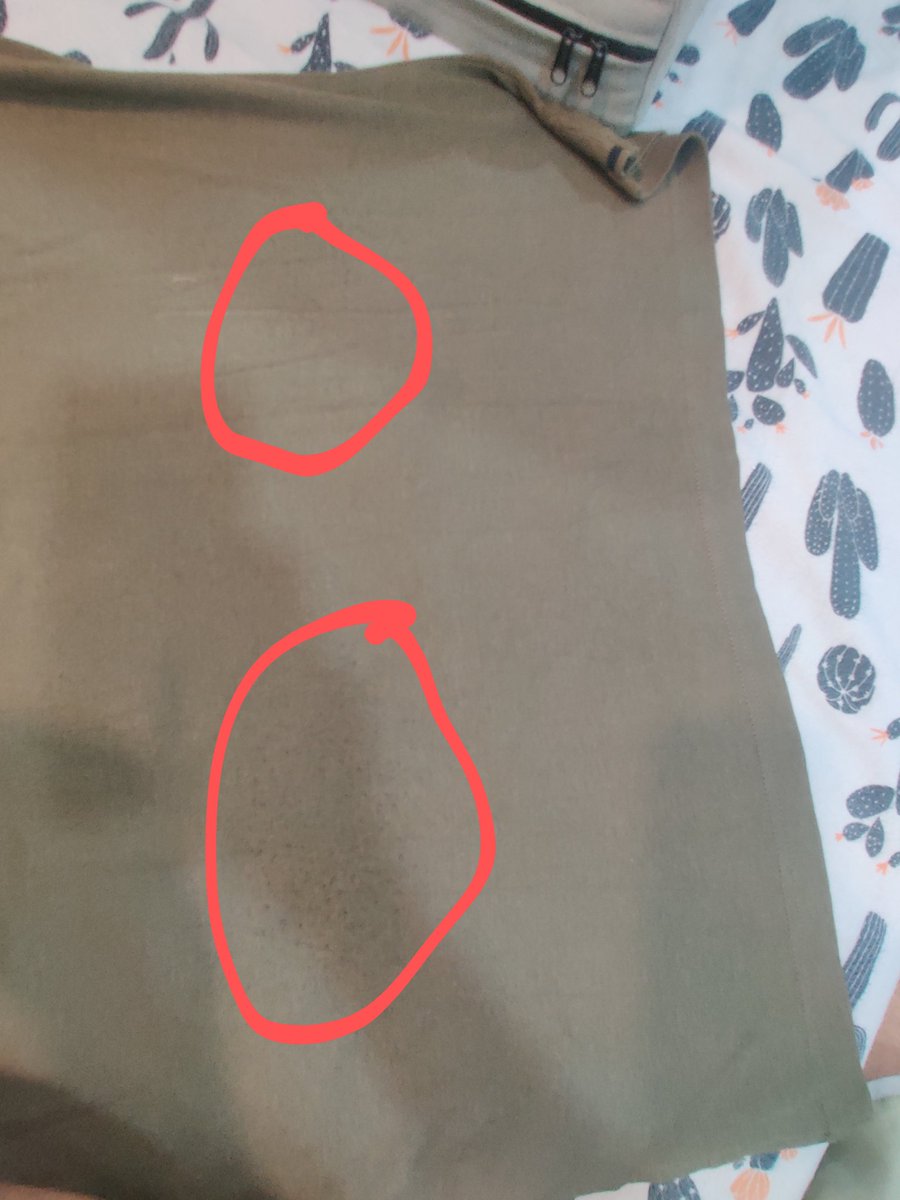 ankitbjoshi's tweet photo. @TommyHilfiger I bought 3 t-shirts from a company outlet in Mumbai, 1 out of 3 is of extremely bad quality. After 2 machine washes, there are fuzz balls/pilling of the fabric. It is annoying to see the new t-shirt become useless. #badquality #fuzz #pilling #TommyHilfiger https://t.co/I06FVghlwi