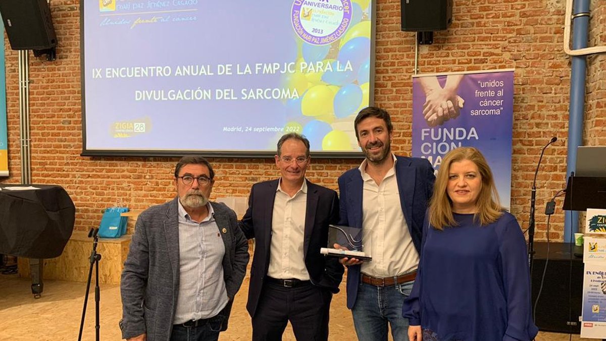 MBA_eu's tweet photo. Es un orgullo compartir que el pasado sábado, durante el IX Encuentro Anual de FMPJC para la Divulgación del #Sarcoma, recibimos el Reconocimiento de la #FMPJC 2022 en la categoría de "Entidad Solidaria". Muchas gracias a la Fundación Mari Paz Jiménez Casado por este galardón. https://t.co/AFc1l8wXJu
