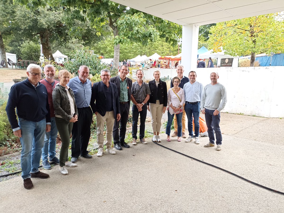 ALehenanff's tweet photo. Foire bio de #Muzillac
Merci Rob Hopkins 🇬🇧pour le partage de votre expertise sur la #transitionecologique lors d’une rencontre avec les élus locaux #Surzur #Arzal #Billiers #Muzillac #LaRocheBernard #Nivillac #Marzan
Site internet « transition street » https://t.co/fR600n7xWr
