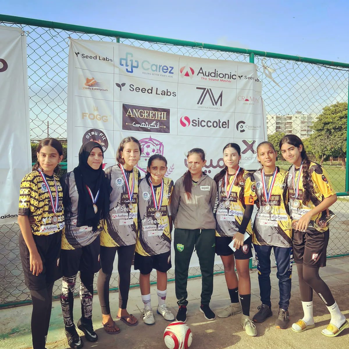 karachiunitedfc's tweet photo. Karachi United Women were a part of Turf Wars hosted by Maidan!

2 of our teams progressed to the knock out stages of the competition!

Both put in an impressive display but bowed out in the semi finals of the competition.

#karachiunitedwomen #karachiisunited #karachiunited https://t.co/YBwIVIDLDq