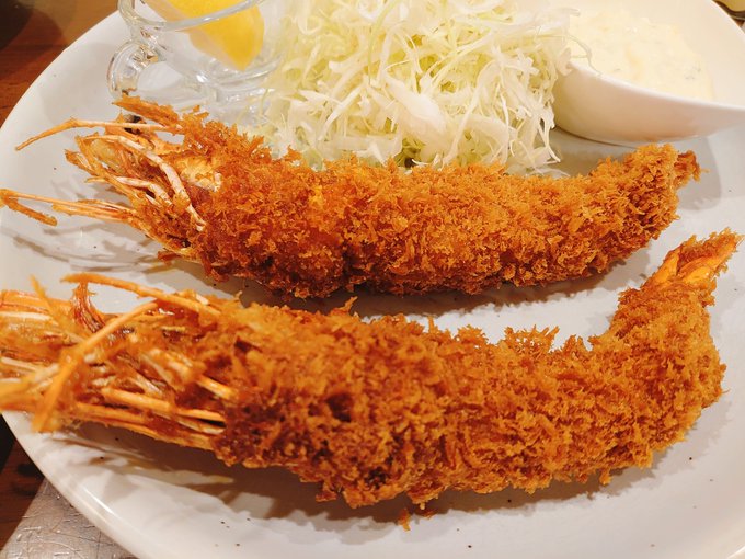 地元ナポリタンNo.1決定戦!
33日目「ジャンボ海老フライ+ライス」ぶりぶりの大海老を包んだ揚げたて衣にレモンと中濃ソースをかけて口いっぱいにほおばると今日1日分のサティスファクションを感じる 