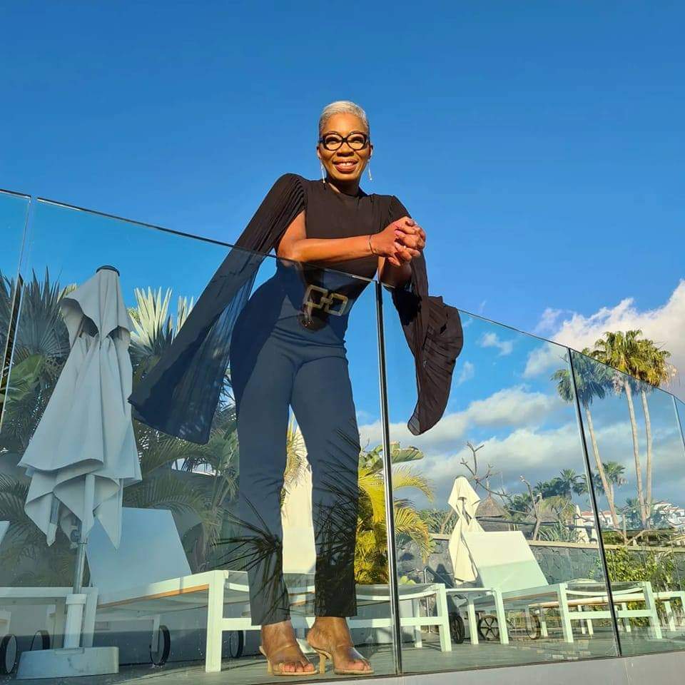 Ttall's tweet photo. For those who think that CEOs are male and white....have we met?

If you see this post, stop by and say hello 👋 to @DianaAward's CEO 😇
#CEOBody https://t.co/hm6XuqhRSD