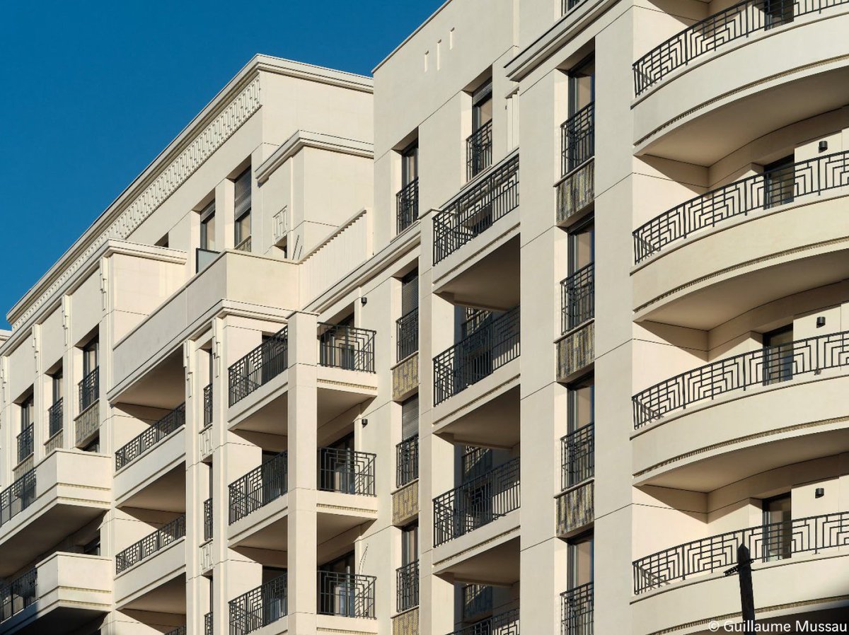 Réalisée au sein de l’écoquartier de la ZAC des Docks à <a href="/villesaintouen/">Ville de Saint-Ouen-sur-Seine</a> par nos équipes de #Sicra IDF, la résidence Grand Angle affiche un haut niveau de #PerformanceEnvironnementale➡️elle est certifiée NF Habitat HQE niveau Excellent &amp; labellisée Effinergie+
#ConstructionDurable