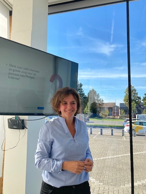 Toelichting van de 'Veranderingen in de wereld van #MultipleSclerosis - #verpleegkundige aandachtspunten' door #verpleegkundigspecialist Katleen Clysters <a href="/UZLeuven/">UZ Leuven</a>  aan de regioverantwoordelijken locomotorische en neurologische zorg <a href="/WGKLimburg/">Wit-Gele Kruis Lmbrg</a>  #VS #CNS #chronicillness #nursing