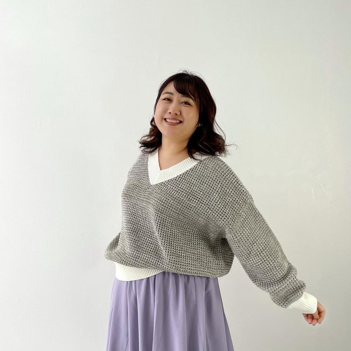 smileland_nis's tweet photo. ３色ミックス糸を使用した配色ニットトップス🧶
ボトムを選ばずに着れるトップスで表情のある「ワッフル編」が高見えするアイテムです🥰❤️

【model:やっちゃん　155cm/3L】

🛒ニット
https://t.co/pb6K5uIpDN

#大きいサイズ　#ニット　#miclat https://t.co/6Msk54d1uO