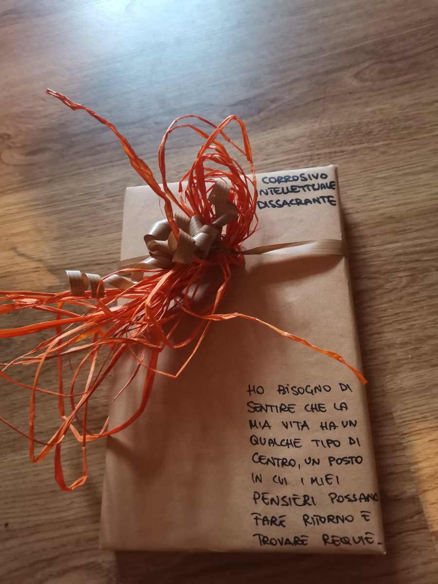 martiesversion's tweet photo. Combattere data la situazione in cui siamo? Si.
Io combatto con la cultura. E quindi eccovi un book haul.
Se volete, potete contribuire per farlo diventare un thread
#BookTwitter #letsresist https://t.co/IuUdxtxMQF