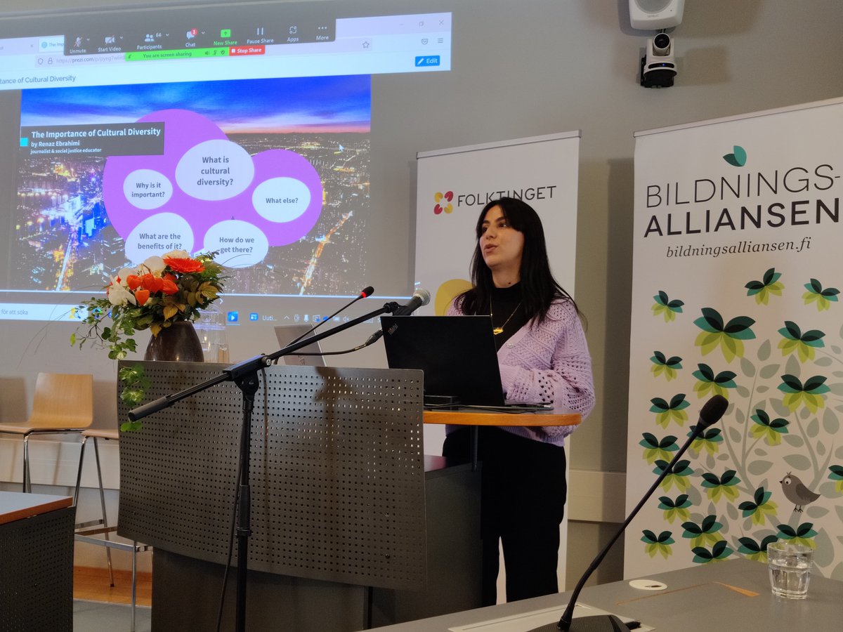 Finlandssvenska integrationsdagarna 2022 har startat med <a href="/RenazEbrahimi/">Renaz</a> s keynote The Importance of Cultural Diversity. 
#integrationsdagar @folktinget @fribildning